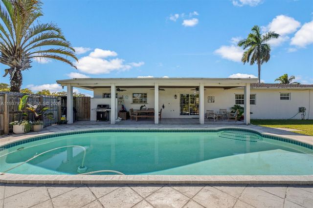 12805 SW 193rd Ter, Miami, FL 33177