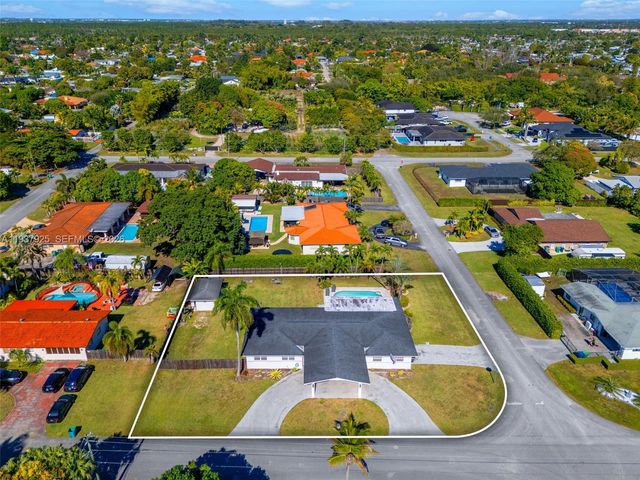 12805 SW 193rd Ter, Miami, FL 33177