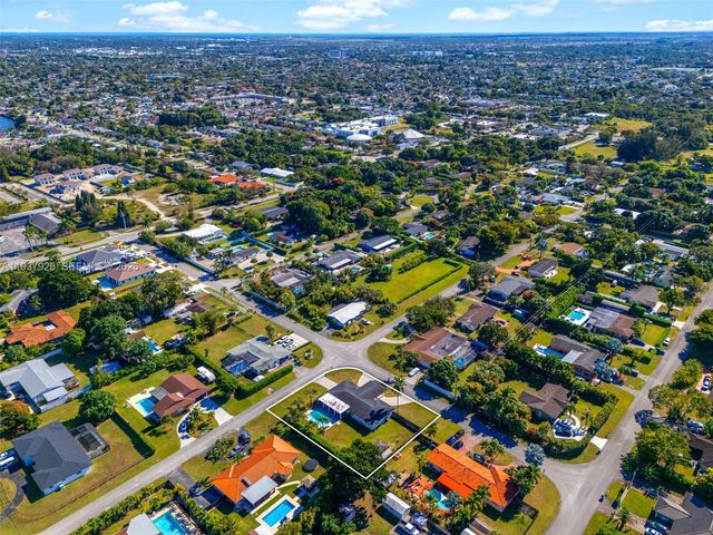 12805 SW 193rd Ter, Miami, FL 33177