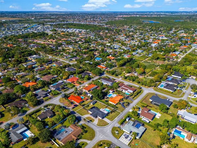 12805 SW 193rd Ter, Miami, FL 33177