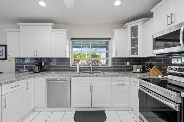 12805 SW 193rd Ter, Miami, FL 33177