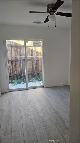 17615 Victory Boulevard, Lake Balboa, CA 91406