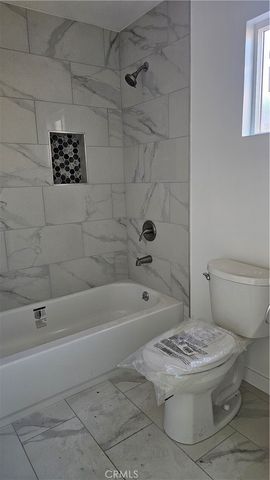 17615 Victory Boulevard, Lake Balboa, CA 91406