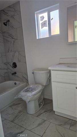 17615 Victory Boulevard, Lake Balboa, CA 91406