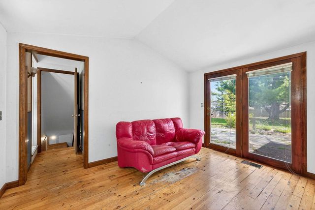 980 Webster AVENUE, Brookfield, WI 53005