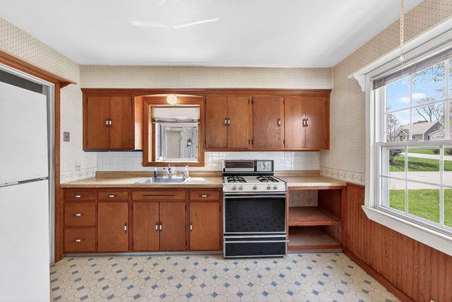 980 Webster AVENUE, Brookfield, WI 53005