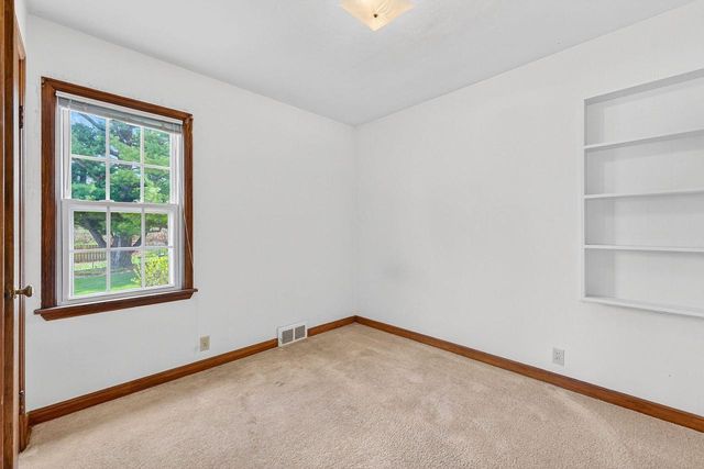 980 Webster AVENUE, Brookfield, WI 53005