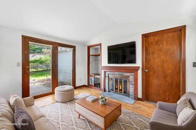 980 Webster AVENUE, Brookfield, WI 53005