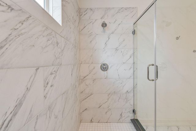 2721 Oakwood Crest Lane, Houston, TX 77018