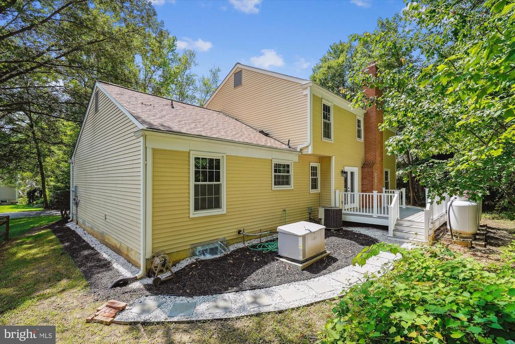 5816 OAK LEATHER DR, Burke, VA 22015