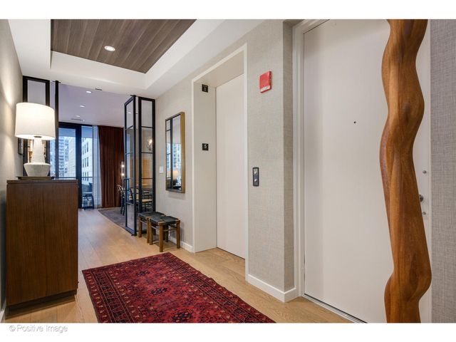 56 W HURON Street 5, Chicago, IL 60654