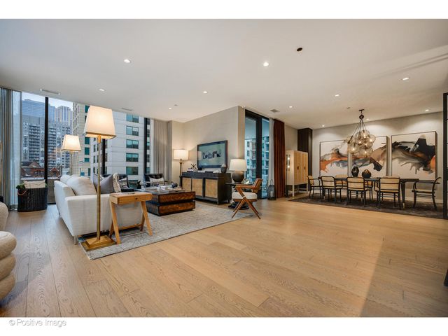 56 W HURON Street 5, Chicago, IL 60654