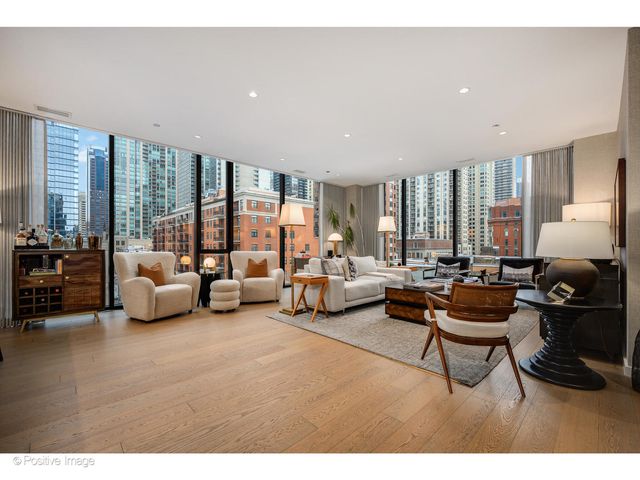 56 W HURON Street 5, Chicago, IL 60654