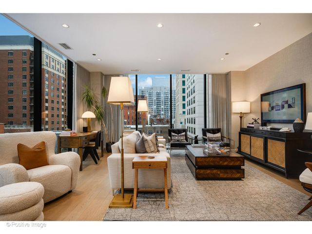 56 W HURON Street 5, Chicago, IL 60654