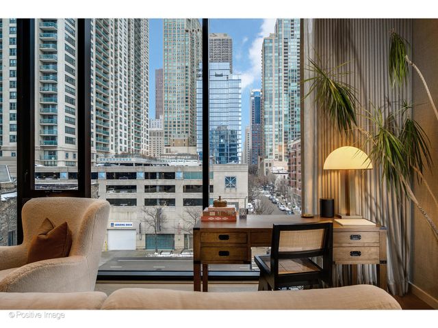 56 W HURON Street 5, Chicago, IL 60654