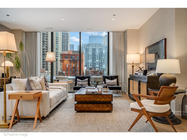 56 W HURON Street 5, Chicago, IL 60654