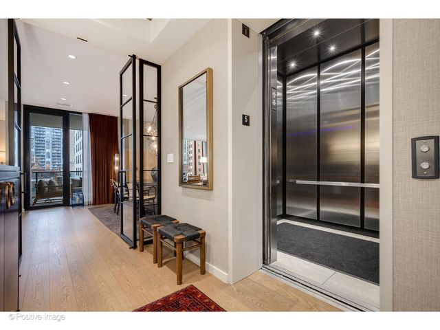 56 W HURON Street 5, Chicago, IL 60654