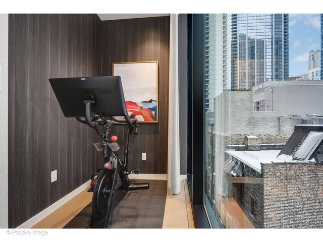 56 W HURON Street 5, Chicago, IL 60654