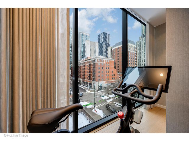 56 W HURON Street 5, Chicago, IL 60654