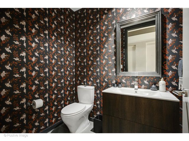 56 W HURON Street 5, Chicago, IL 60654