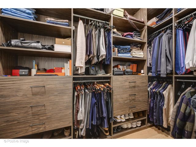 56 W HURON Street 5, Chicago, IL 60654