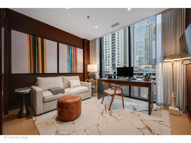 56 W HURON Street 5, Chicago, IL 60654