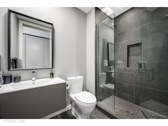 56 W HURON Street 5, Chicago, IL 60654