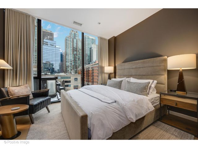56 W HURON Street 5, Chicago, IL 60654