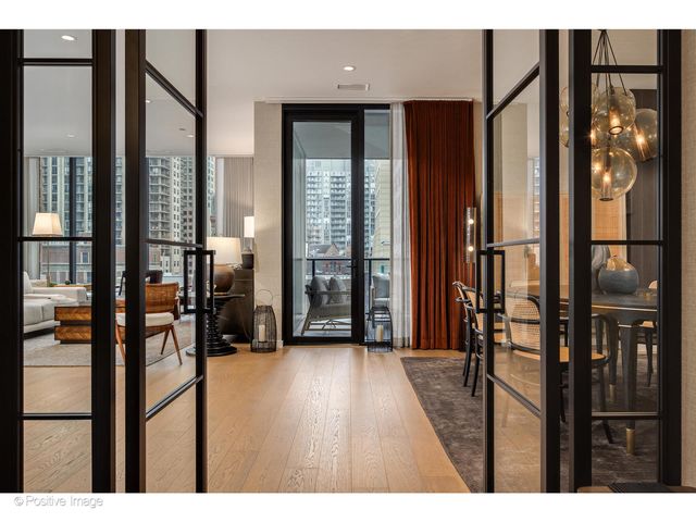 56 W HURON Street 5, Chicago, IL 60654
