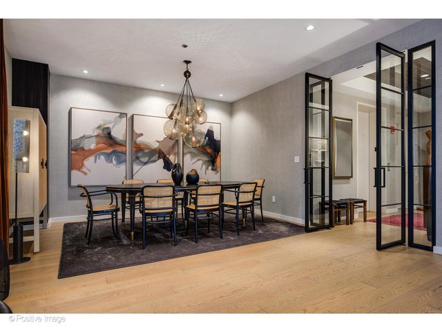 56 W HURON Street 5, Chicago, IL 60654
