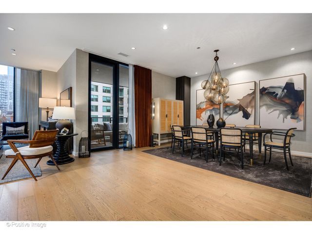 56 W HURON Street 5, Chicago, IL 60654