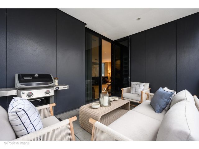 56 W HURON Street 5, Chicago, IL 60654