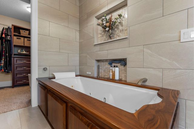 3810 Wilds Ridge NW, Prior Lake, MN 55372