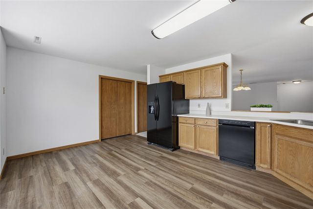 1224 Litchfield Drive B, Hiawatha, IA 52233