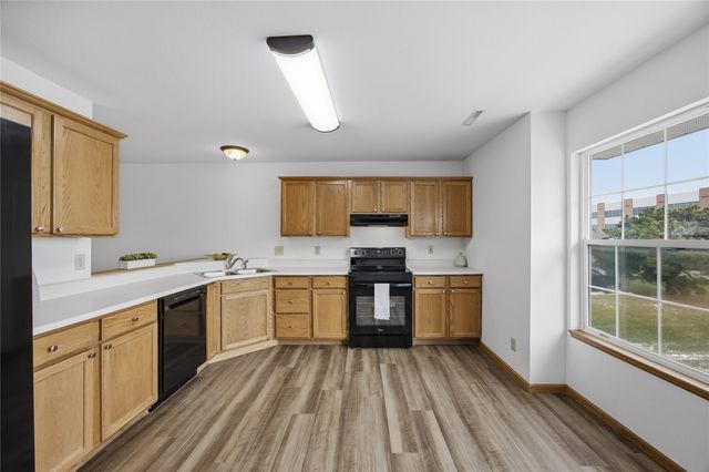 1224 Litchfield Drive B, Hiawatha, IA 52233