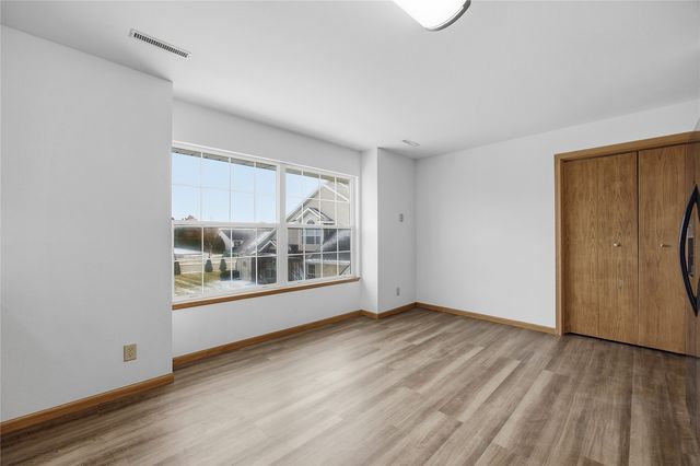 1224 Litchfield Drive B, Hiawatha, IA 52233