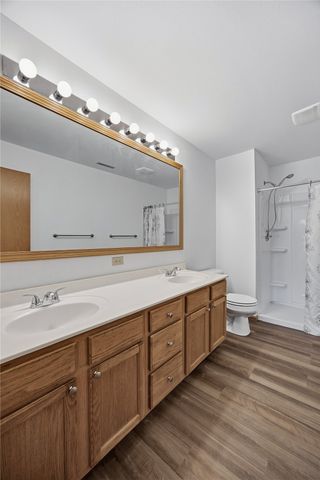 1224 Litchfield Drive B, Hiawatha, IA 52233