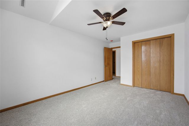 1224 Litchfield Drive B, Hiawatha, IA 52233