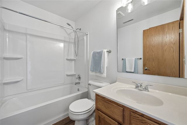 1224 Litchfield Drive B, Hiawatha, IA 52233