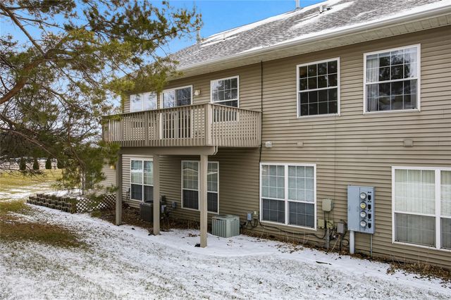 1224 Litchfield Drive B, Hiawatha, IA 52233