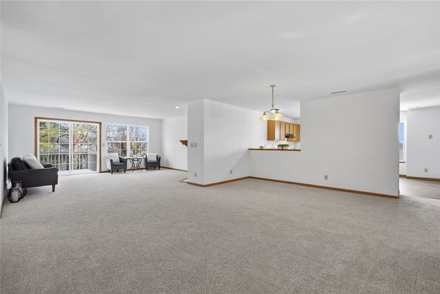 1224 Litchfield Drive B, Hiawatha, IA 52233