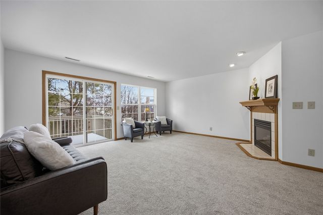 1224 Litchfield Drive B, Hiawatha, IA 52233