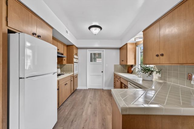 2760 Muir Way, Sacramento, CA 95818