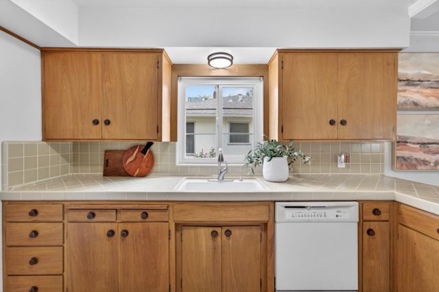 2760 Muir Way, Sacramento, CA 95818