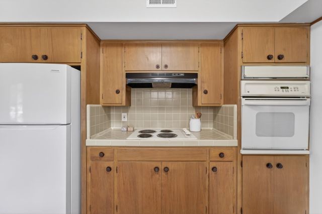 2760 Muir Way, Sacramento, CA 95818