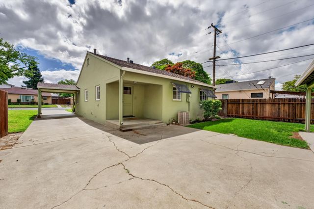 2760 Muir Way, Sacramento, CA 95818