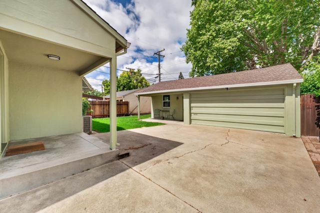 2760 Muir Way, Sacramento, CA 95818
