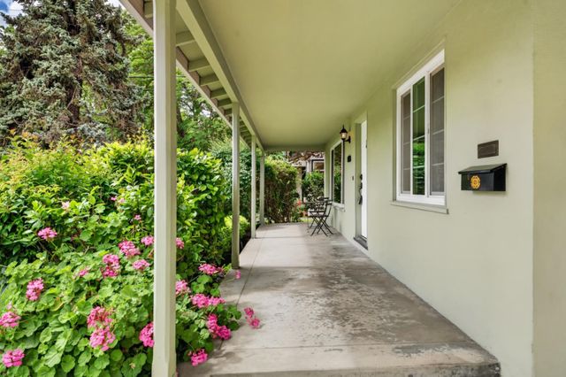 2760 Muir Way, Sacramento, CA 95818