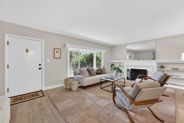 2760 Muir Way, Sacramento, CA 95818