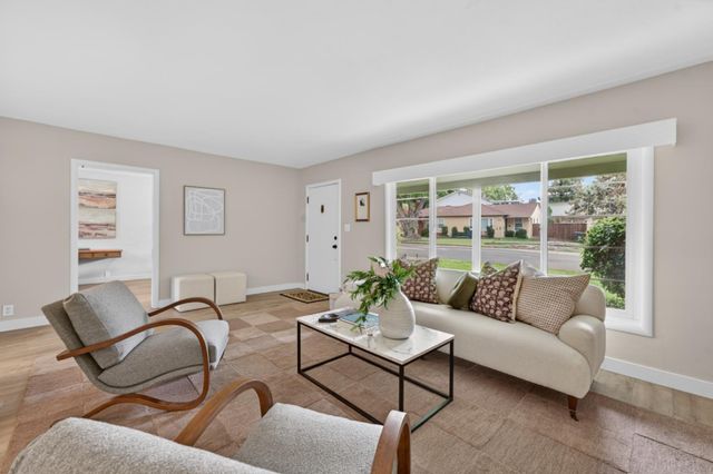 2760 Muir Way, Sacramento, CA 95818